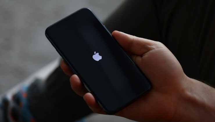 Schermo nero su iPhone, la soluzione al problema